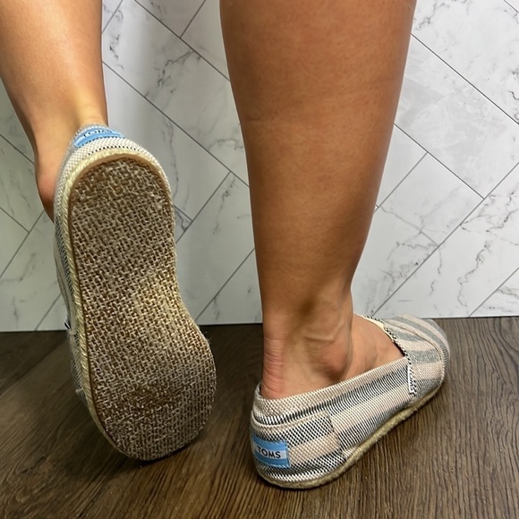 2/$20 3/$35 Toms 8 US - Picture 2 of 4